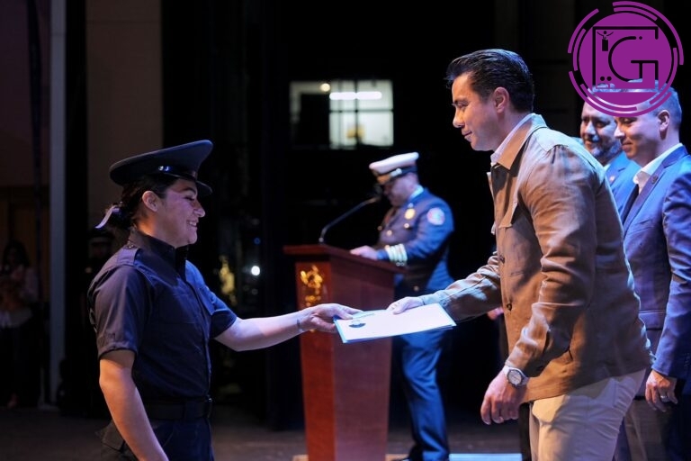Reconoce Felifer Macías labor de bomberos