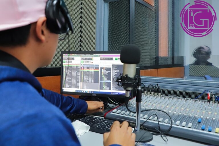 Lanza Filosofía UAQ convocatoria para Concurso de Podcast 2025