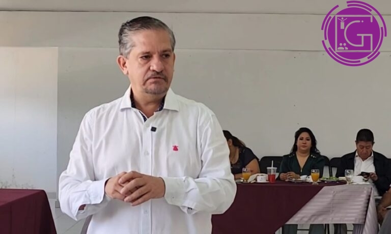 Se reúne Luis Humberto Fernández con profesionistas de SJR