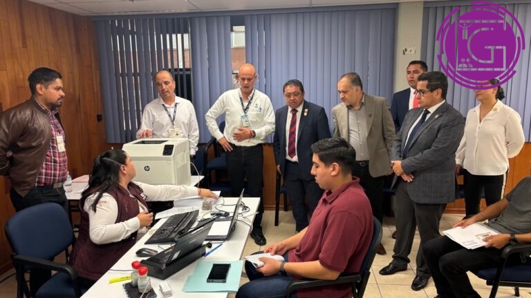 Inauguran Oficina Móvil del SAT en la UAQ