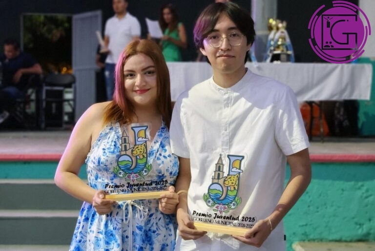 Reciben estudiantes de UT San Juan reconocimiento por su desempeño académico