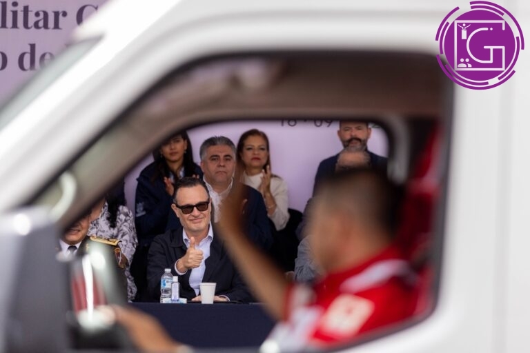 Atestigua Kuri el desfile cívico militar conmemorativo al inicio de la lucha de Independencia de México
