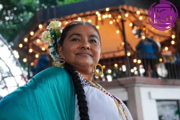 Inicia municipio Fiestas Patrias con tradicional pega de bando