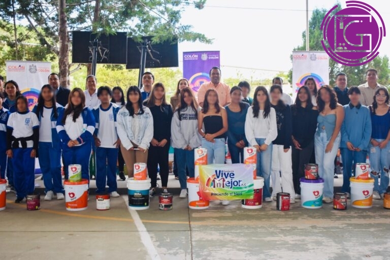 Entrega Gaspar Trueba 3 mil 500 litros de pintura a 34 escuelas del municipio