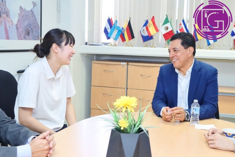 Fortalece voluntaria de JICA desarrollo académico en la UT San Juan