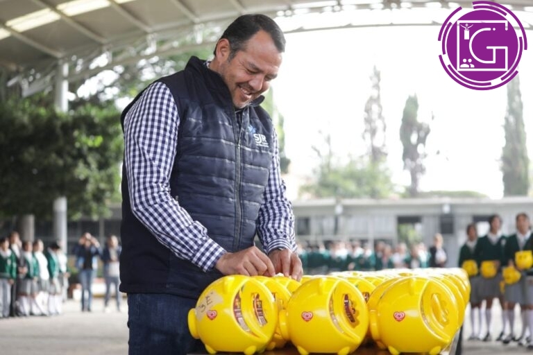 Asiste Roberto Cabrera a entrega de botes de la campaña Teletón 2025