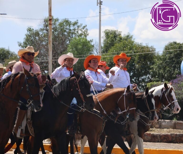 Vive “Feria Colón 2025” jornada de alegría con desfile, cabalgata y charreada