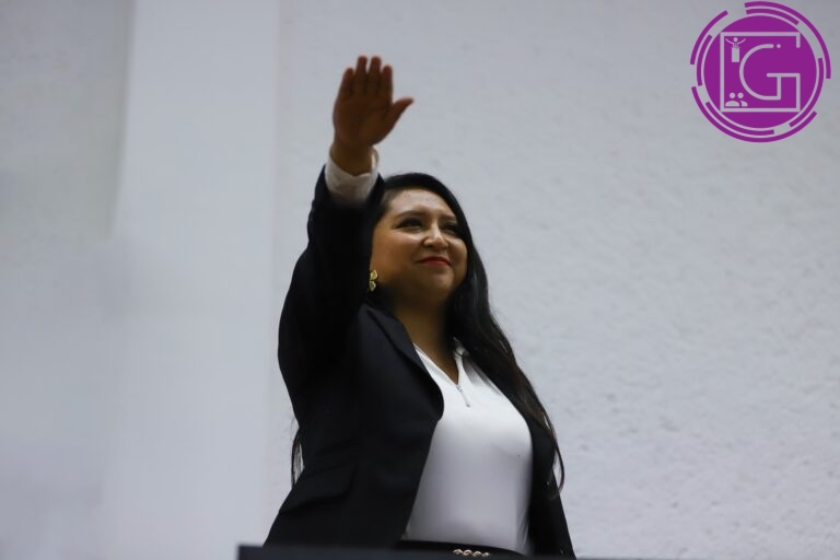 Toma protesta el nuevo Comité Ejecutivo de la FEUQ encabezado por Ibette Baeza