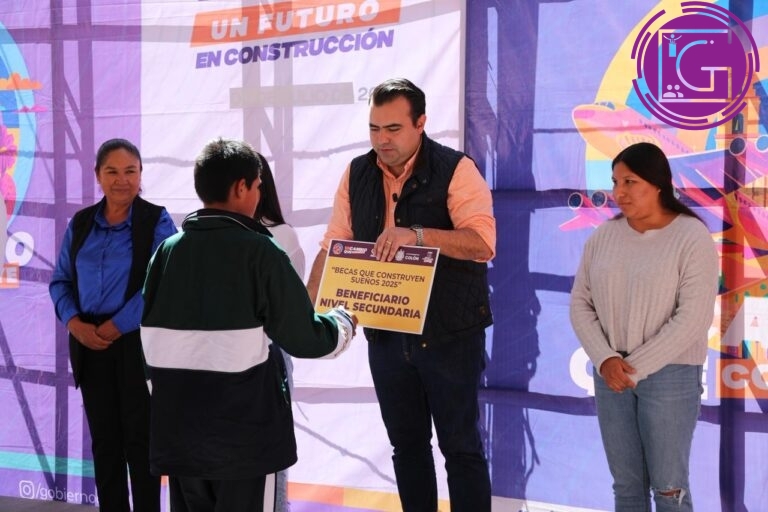 Entrega Gaspar Trueba becas y laptops para 258 estudiantes