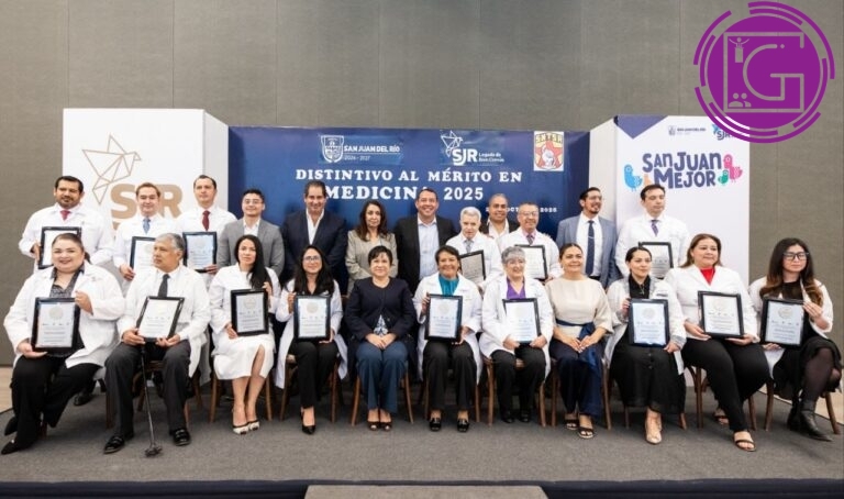 Entrega Roberto Cabrera el “Distintivo al Mérito en Medicina 2025” a 15 médicos