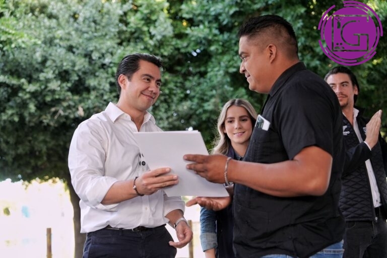 Entrega Felifer 55 escrituras que dan seguridad legal a familias queretanas