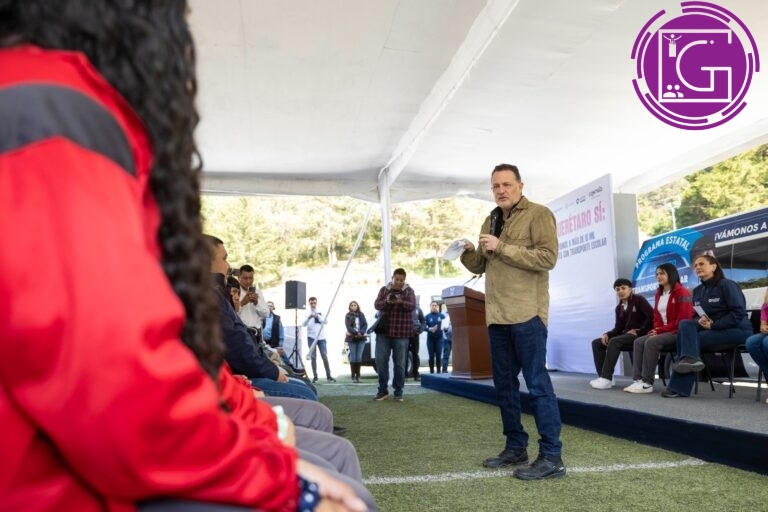 Entrega Kuri 10 vehículos para fortalecer el transporte escolar en la Sierra Gorda