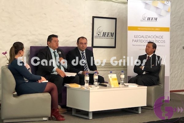 Presenta consejero del @IEEQcomunica libro sobre ilegalización de partidos en el IEEM