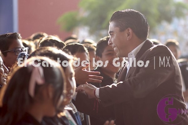 Mi gobierno es un espacio abierto a escucharlos: @RobertSosaP