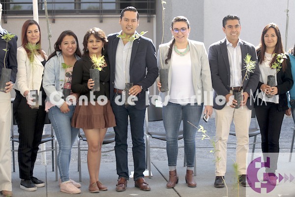 Reparten 27 mil árboles a estudiantes de #Corregidora