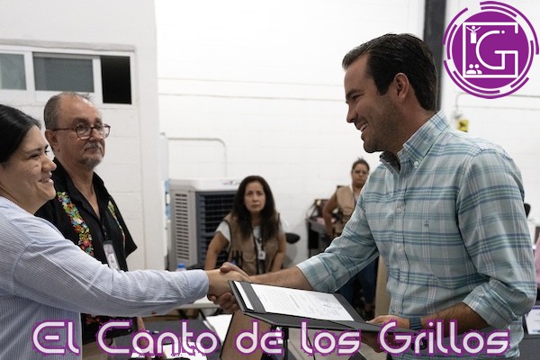 Recibe Mauricio Cárdenas constancia como diputado electo del VI Distrito local