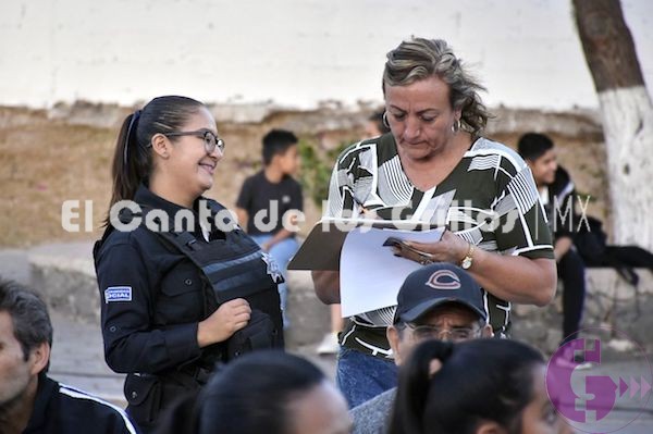 Lleva @RobertSosaP el programa #VecinoVigilante a la colonia Amanecer Balvanera