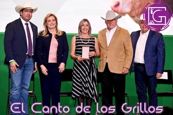 Entregan Medalla al Mérito Ganadero a María Alejandra Gutiérrez Yamil