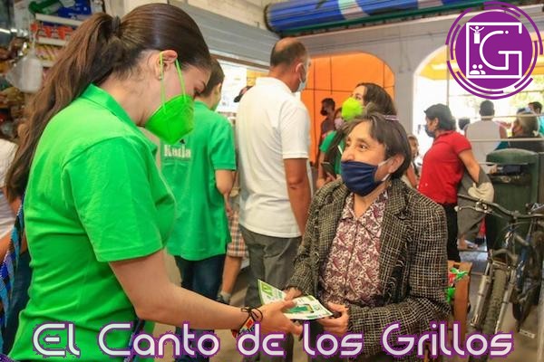 Promete Katia construir un nuevo estacionamiento para locatarios del mercado de “La Cruz”