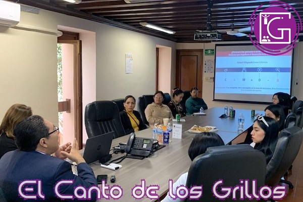 Imparte Contraloría plática sobre rendición de cuentas a universitarias