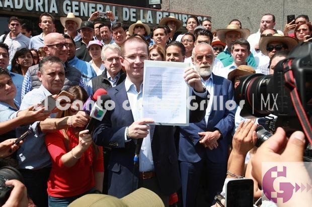 No renunciaré a la candidatura: @RicardoAnayaC