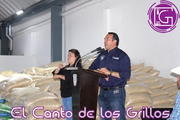 Entrega Roberto Cabrera 150 toneladas de maíz a mil 200 productores