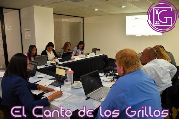 Participan casi dos mil docentes en proceso de cambio de centro de trabajo en #Querétaro