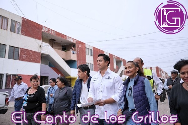 Recorre Felifer Macías colonia Los Sauces para atender necesidades vecinales