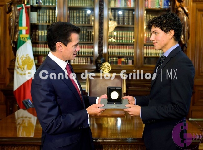 Entrega @EPN Medalla Bellas Artes al bailarín Isaac Hernández