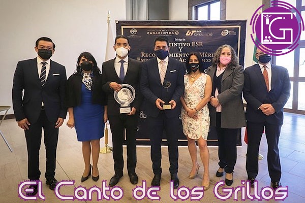 Docente de UTSJR recibe Premio al Mérito Académico