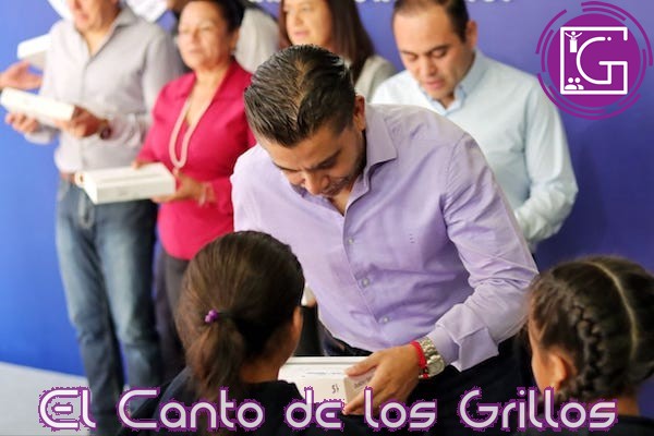 Entregan tabletas a estudiantes de #Corregidora