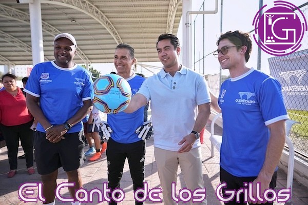 Acompaña Felifer Macías a niños a la clínica de futbol con leyendas en San Pablo