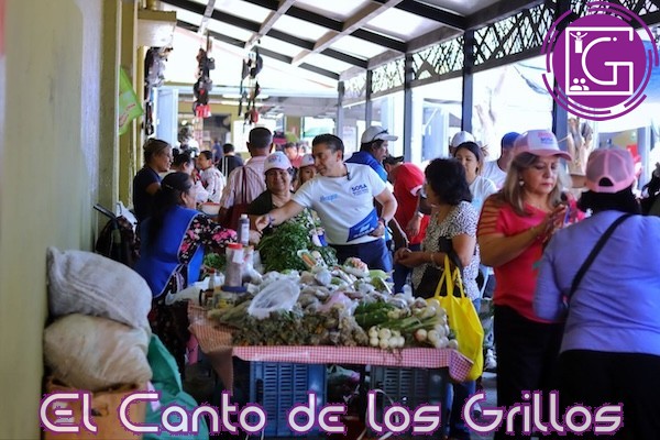 Comparte Sosa sus propuestas en tianguis de Lomas de Casablanca