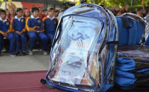 Proponen en NL usar mochilas transparentes