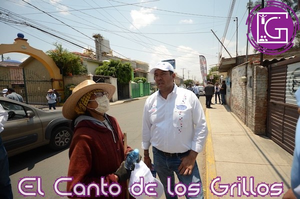 Recorre Roberto Cabrera avenida Álvaro Obregón para escuchar a los ciudadanos
