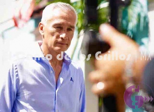 Periodista Jorge Ramos y su equipo salen de Caracas tras su deportación