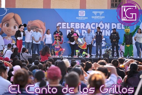 Festeja Felifer Macías a niños de Santa Rosa Jáuregui