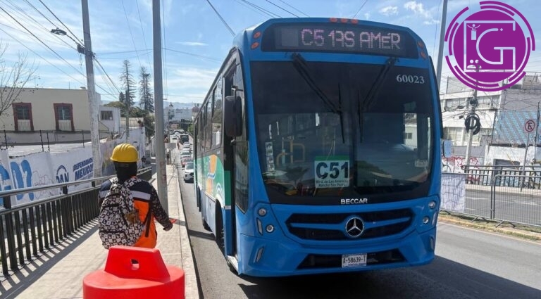 Detectan horarios críticos en avenida Corregidora por obras del Tren México-Querétaro