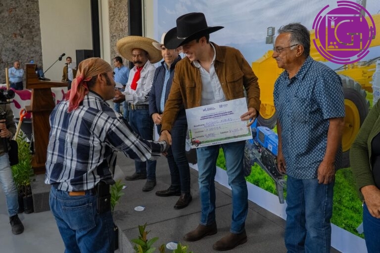 Entregan apoyos por más de 1.7 mdp a productores en El Marqués