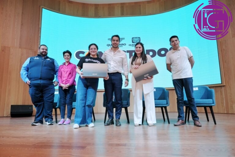 Encabeza alcalde entrega de computadoras portátiles del programa “Conectados”