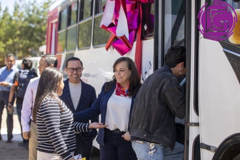 Entrega UAQ autobús para fortalecer movilidad en campus Amealco