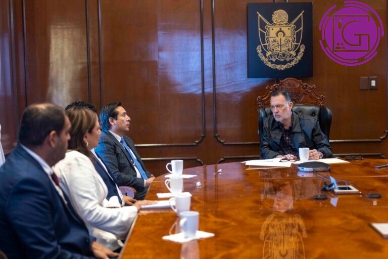 Acuerdan Kuri y CFE fortalecer red eléctrica en Querétaro