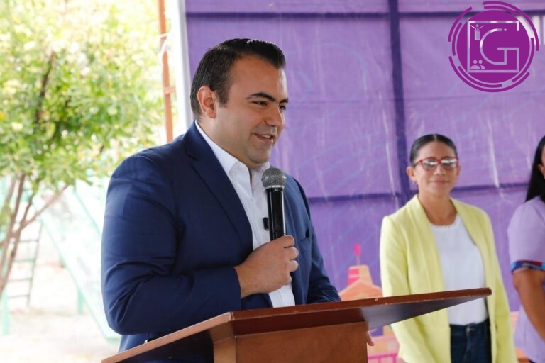 Entrega Gaspar Trueba nueva techumbre en preescolar Gabriela Mistral