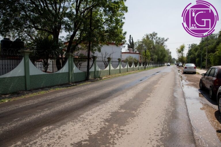 Entrega Roberto Cabrera reencarpetado en acceso a La Estancia