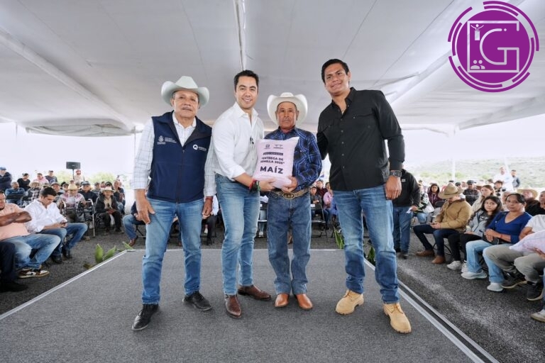 Entrega Felifer Macías apoyos al campo por más de 1.1 mdp