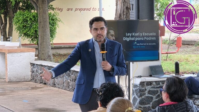 Lleva Agustín Dorantes taller digital a padres para prevenir riesgos en redes sociales