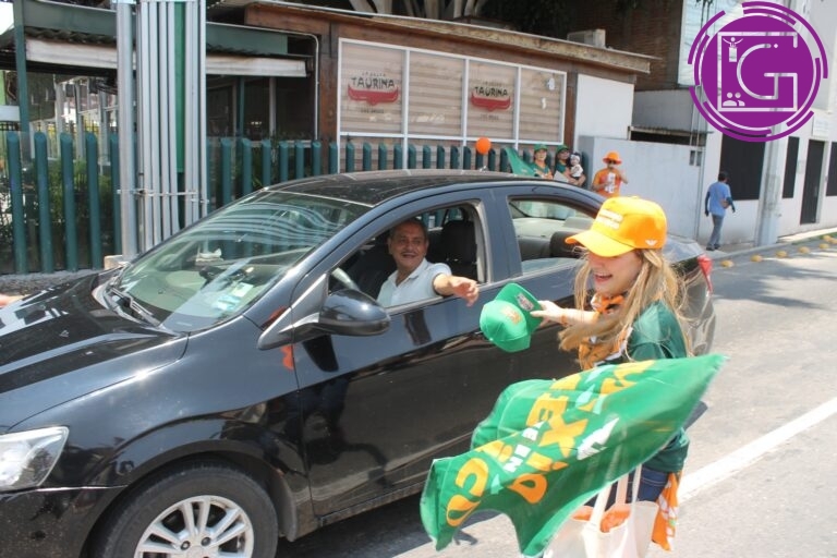 Participa Paulina Aguado en el “Crucero Naranja” con ambiente mundialista