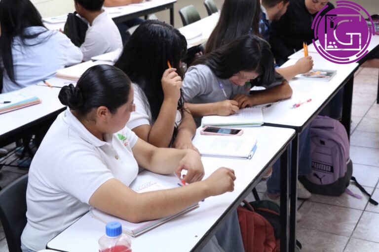 Recibe UT San Juan a estudiantes de CECYTEQ para fortalecer vocaciones STEM