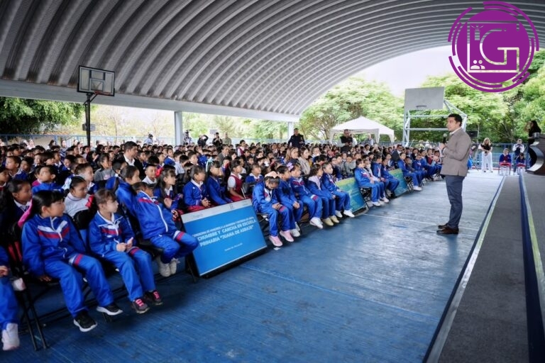 Entrega Felifer Macías nueva techumbre y cancha rehabilitada en primaria Juana de Asbaje