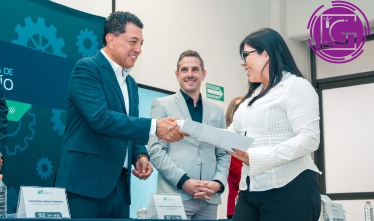 Entrega UT San Juan becas de permanencia a estudiantes en situación vulnerable